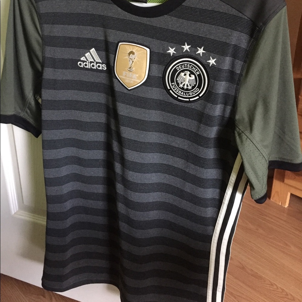 NEW REVERSIBLE GERMANY FUSsBALL JERSEY